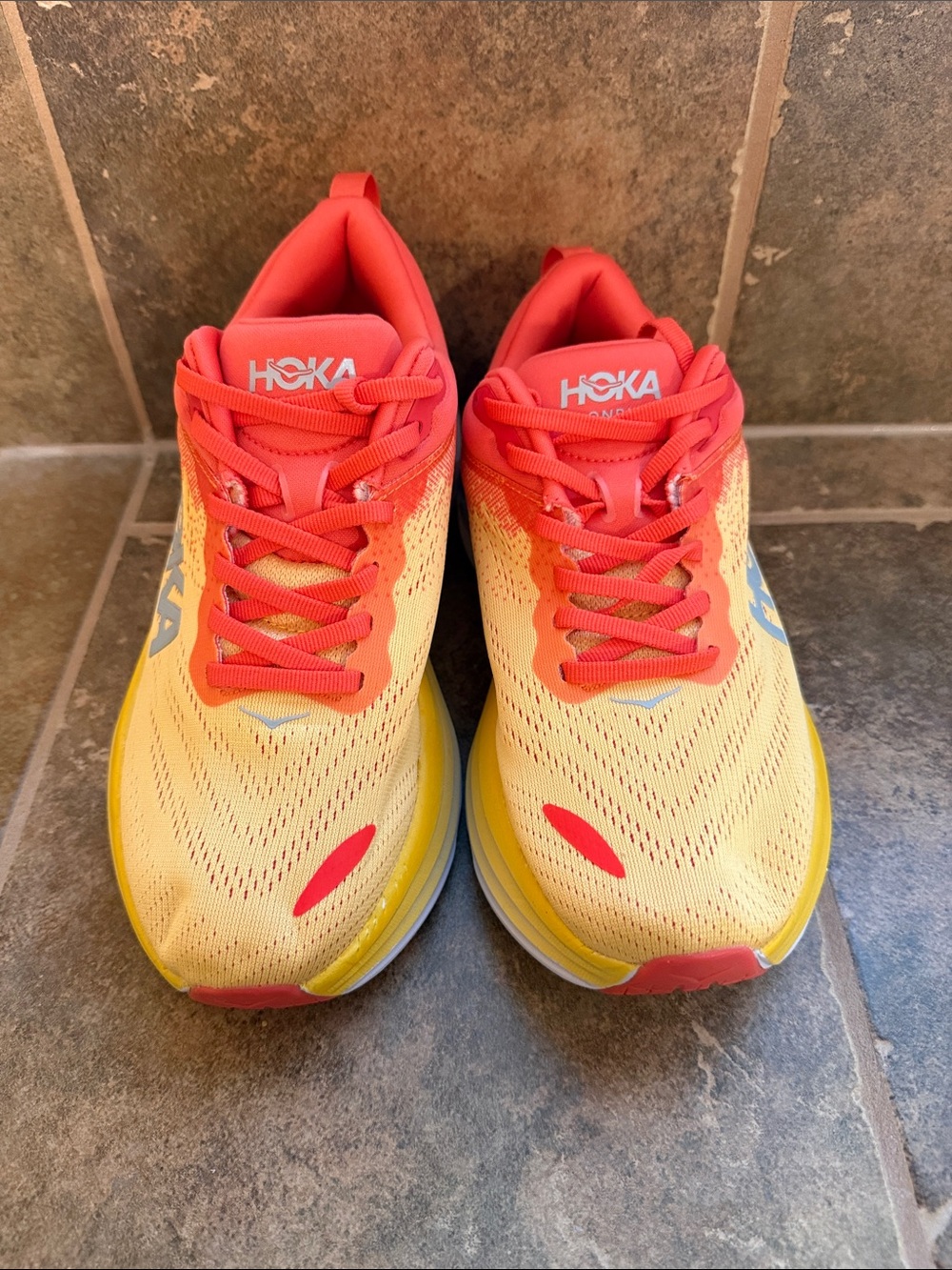 Brand new Hoka Women's BONDI 8 Yellow & Coral Shoes size 7D wide